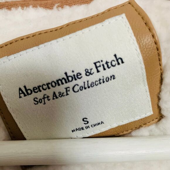 Abercrombie & Fitch A&F Soft Collection Ivory Sherpa Fleece Jacket | Size: S - Picture 5 of 8